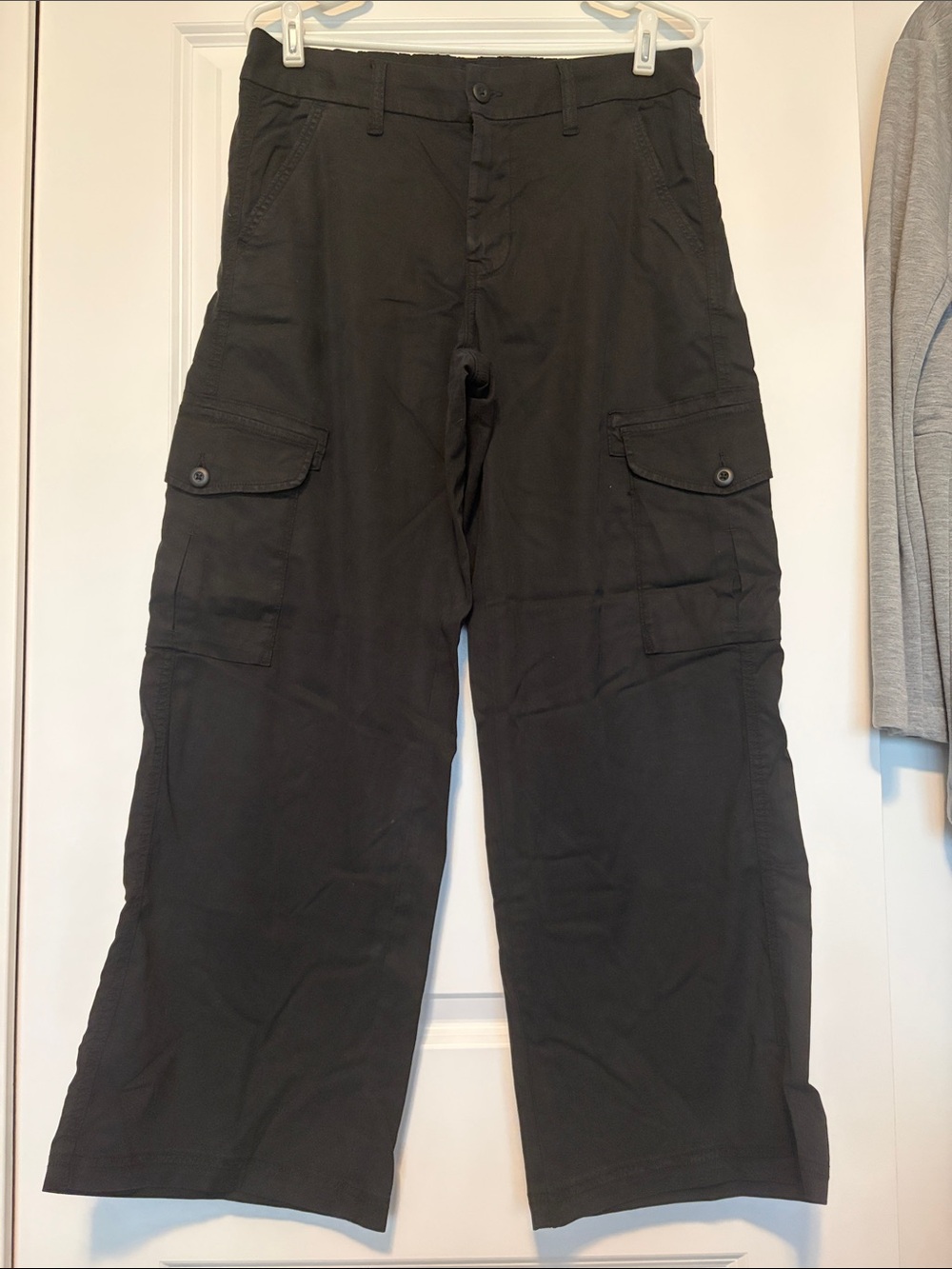 American Eagle AE Women’s Black Cargo Pants